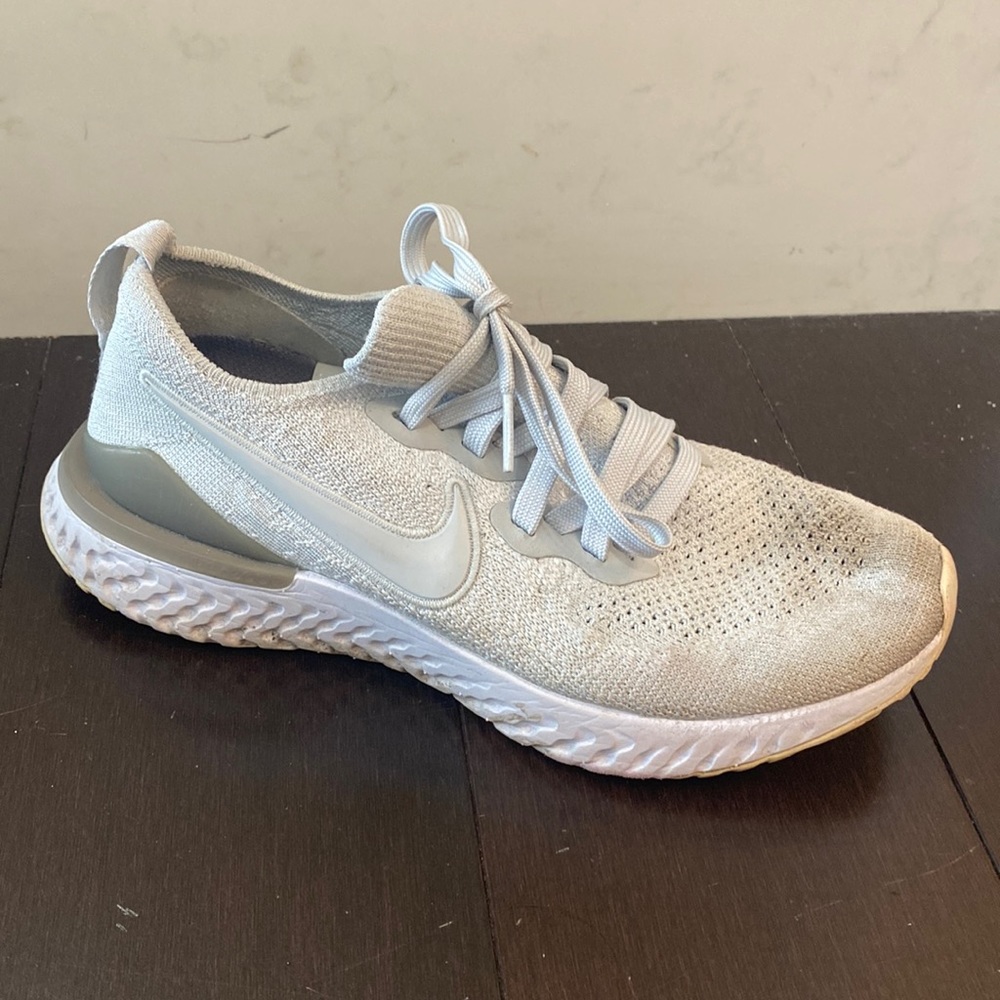 Nike White/Grey Sneakers Size 7